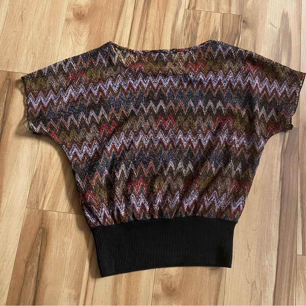 No Strings Attached Chevron Short Sleeve Lace Top - M - Picture 2 of 5